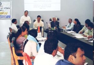 “जनगणना 2027 के लिए सिवनी जिले के कुरई में आयोजित तीन दिवसीय डिजिटल प्रशिक्षण सत्र में सहभागी प्रगणक और अधिकारी