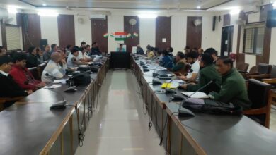सीईओ अंजली शाह सिवनी जिला पंचायत में ग्रामीण विकास योजनाओं की समीक्षा बैठक लेते हुए
