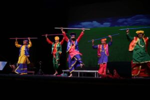 स्वदेशी मेला बालाघाट में मर्दानी खेल और एकल सुरताल कार्यक्रम का भव्य मंचन