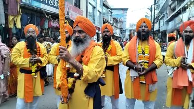 सिवनी में गुरु नानक देव जी के प्रकाश पर्व पर निकली नगर कीर्तन रैली का दृश्य