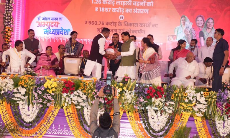 सिवनी को संभाग बनाने सहित 100 से अधिक विकास मांगें — विधायक मुनमुन ने मुख्यमंत्री को सौंपा ज्ञापन