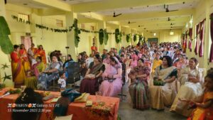 “सरस्वती शिशु मंदिर बालाघाट में आयोजित द्वितीय सप्तशक्ति संगम कार्यक्रम में छात्राओं द्वारा प्रस्तुत जीवंत झांकियाँ और उपस्थित महिलाओं का उत्साह।”