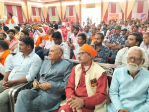 मध्य प्रदेश के सिवनी जिले के बारापत्थर स्थित राशि लॉन में आयोजित कार्यक्रम में हिंदू हेल्पलाइन एवं अन्य सामाजिक संगठनों से जुड़े डॉ. प्रवीणभाई तोगड़िया ने अपने संबोधन में हिंदू समाज की सुरक्षा, समृद्धि, स्वास्थ्य और संगठन को लेकर कई बिंदुओं पर जोर दिया।