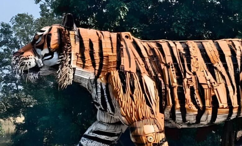पेंच टाइगर रिजर्व में लोहे के स्क्रैप से बनी 40 फीट लंबी बाघ प्रतिमा का अनावरण