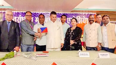 बनारस (चंदौली) में आयोजित अंतरराष्ट्रीय मानवाधिकार एसोसिएशन की बैठक में न्यायपालिका, मानवाधिकार संगठन और विभिन्न राज्यों के प्रतिनिधि।