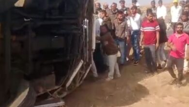 बस हादसे के बाद मौके पर पहुंची लखनादौन पुलिस और एंबुलेंस