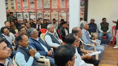हरई ब्लॉक बीईओ प्रकरण को लेकर शिक्षकों का विरोध प्रदर्शन