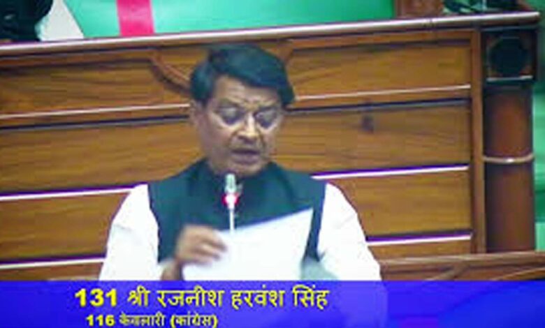 केवलारी विधायक रजनीश सिंह विधानसभा में किसानों के मुद्दे उठाते हुए