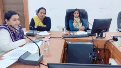 सिवनी में कलेक्टर शीतला पटले की अध्यक्षता में विभागीय समीक्षा बैठक का दृश्य