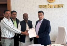 Barghat MLA Kamal Marskole raising issue of paddy procurement in Seoni district