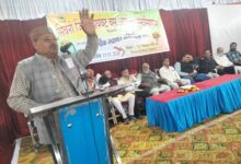 सिवनी में आयोजित प्रायवेट बस आपरेटरों की बैठक को संबोधित करते प्रदेश अध्यक्ष गोविंद शर्मा