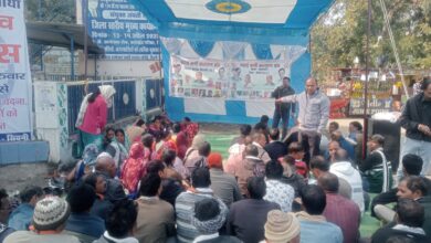 सिवनी में मध्यप्रदेश स्थाईकर्मी संघ के पदाधिकारी मुख्यमंत्री के नाम ज्ञापन सौंपते हुए।