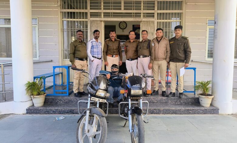 डुण्डासिवनी पुलिस द्वारा पकड़ा गया मोटरसाइकिल चोर, बरामद की गई चोरी की बाइकें।।