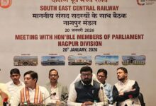 मंडला फोर्ट रेलवे स्टेशन को टर्मिनल बनाने को लेकर सांसद विधायक और व्यापारी संघ की बैठक