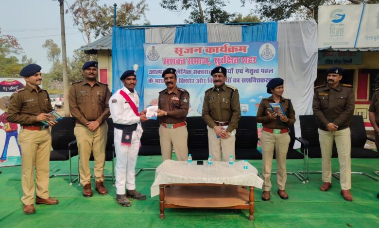 राष्ट्रीय बालिका दिवस पर सिवनी पुलिस सम्मान व सृजन कार्यक्रम में छात्राओं को मार्गदर्शन