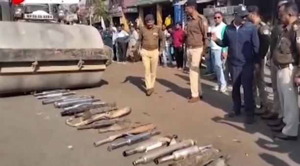 छिंदवाड़ा पुलिस, यातायात नियम, मॉडिफाइड साइलेंसर, बुलडोजर कार्रवाई, मध्यप्रदेश समाचार