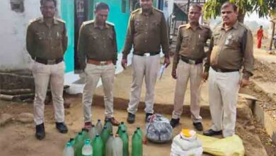 छिंदवाड़ा जिले के उमरानाला क्षेत्र में आबकारी विभाग द्वारा की गई कार्रवाई, महुआ हाथभट्टी शराब और महुआ लहान जब्ती।