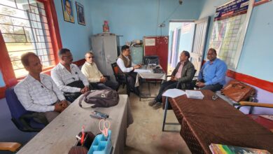 छपारा ताखला स्कूल में नशे में प्रधान पाठक का वीडियो वायरल, जांच टीम जांच करते हुए