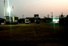 घंसौर शांति नगर बस स्टैंड, जहां बसें नहीं रुकने से व्यापार ठप और दुकानदार परेशान हैं