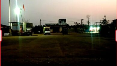 घंसौर शांति नगर बस स्टैंड, जहां बसें नहीं रुकने से व्यापार ठप और दुकानदार परेशान हैं