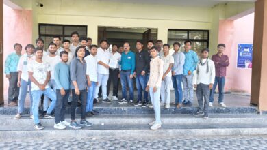 छात्र संघ ने कलेक्ट्रेट पहुंचकर सौंपा ज्ञापन, प्रकरण समाप्त करने की मांग