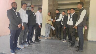 Akhil Bharatiya Grahak Panchayat submitting memorandum to Seoni Collector against private school fee hike and book uniform monopoly