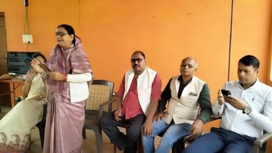 सिवनी भाजपा महिला संवाद कार्यक्रम में केंद्रीय बजट 2026 का सीधा प्रसारण देखती महिलाएं