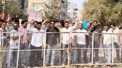Chhindwara traffic problem protest by Nagar Yuva Congress workers submitting memorandum