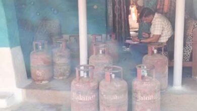 Illegal storage of domestic gas cylinders seized in Parasia Chhindwara