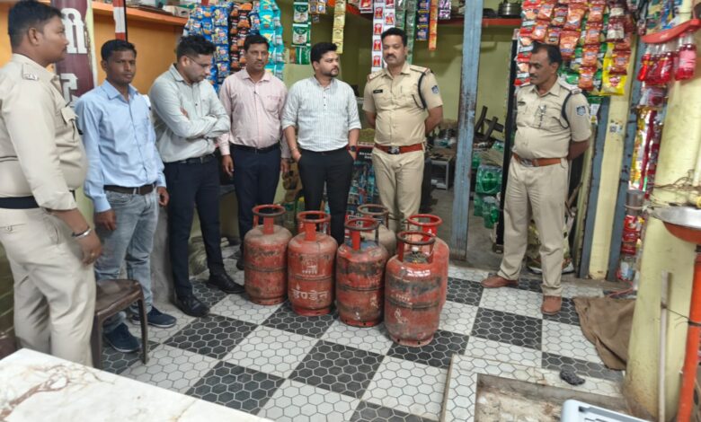 सिवनी में गैस सिलेंडर कार्रवाई - जब्त किए गए एलपीजी गैस सिलेंडर
