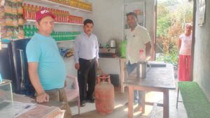 Seoni gas crisis commercial LPG shortage tea hotels affected administration seized domestic cylinders