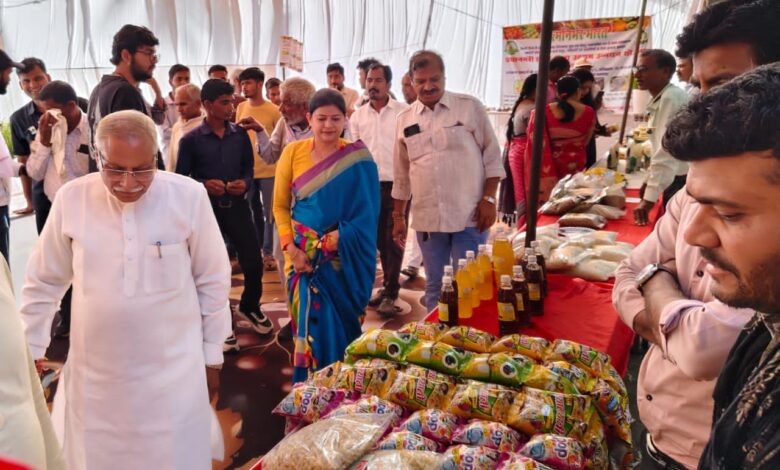 सिवनी पुष्प फल सब्जी महोत्सव - खाद्य प्रसंस्करण अपनाने की प्रेरणा 150 कृषक उपस्थित रहे।