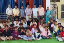 छपारा में उषांकर चेरिटेबल ट्रस्ट के Free Coaching Chhapara Ushankar Charitable Trust में पढ़ाई करते विद्यार्थी