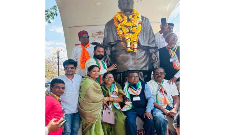 सरदार पटेल एकता यात्रा सिवनी का भव्य स्वागत करते हुए लोग