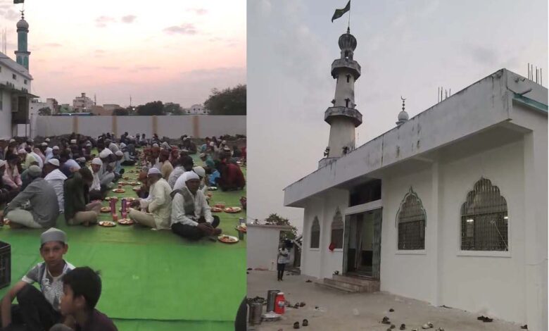 सिवनी में रमजान माह के दौरान नमाज अदा करते रोजेदार