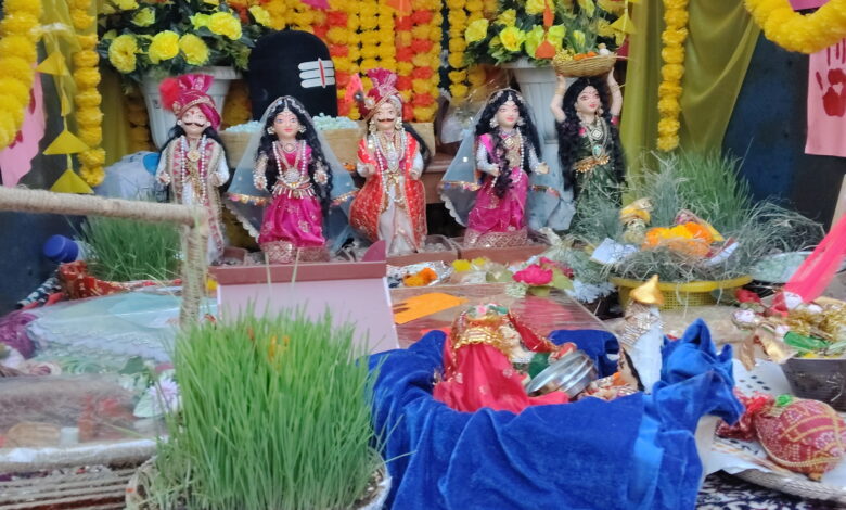 चौक से निकली गणगौर शोभायात्रा की भव्य झांकियां