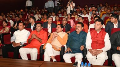 मुख्यमंत्री ने देखी शतक फिल्म और मध्यप्रदेश में टैक्स फ्री की घोषणा