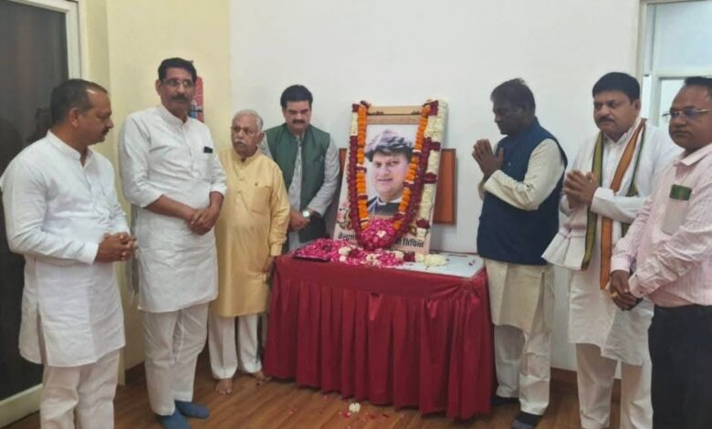 Madhavrao Scindia Jayanti Seoni BJP leaders garland statue tribute program image