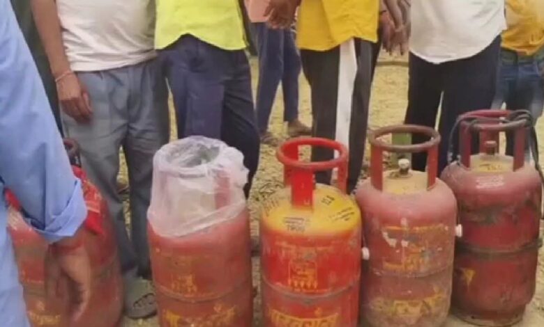 सिवनी बुधवारी बाजार में गैस सिलेंडर जब्ती कार्रवाई