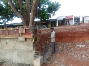 वैनगंगा उद्गम निर्माण गड़बड़ी सिवनी में 3.05 करोड़ के निर्माण कार्य में गड़बड़ी, पेड़ से लटका सूचना पटल और अधूरा निर्माण