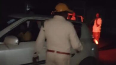 सिवनी सागौन तस्करी- धूमा वन क्षेत्र में सागौन लकड़ी से भरी कार जब्त