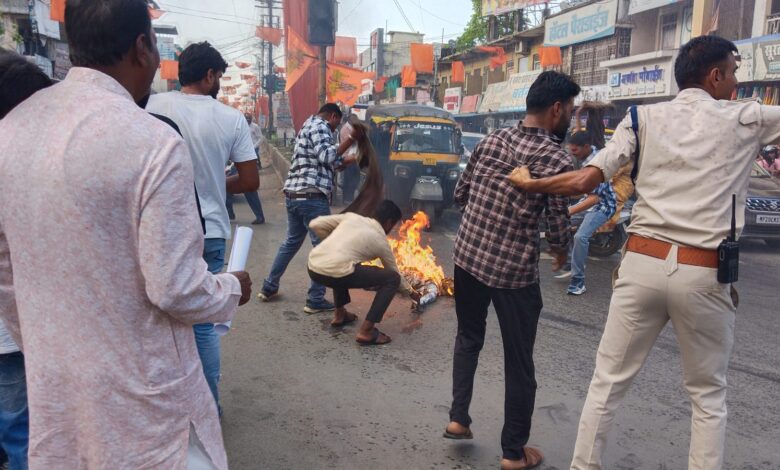 मंडला में कांग्रेस का महंगाई के खिलाफ प्रदर्शन और पुतला दहन