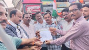 मंडला में कांग्रेस का महंगाई के खिलाफ प्रदर्शन और पुतला दहन