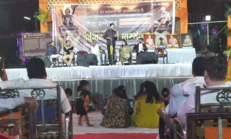 महावीर जयंती कवि सम्मेलन - गूंजे शेर-ओ-शायरी और ठहाके