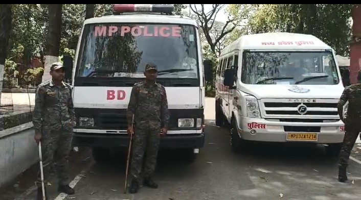 मंडला कोर्ट में दहशत