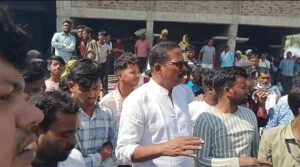 ‌ सिवनी आग हादसा बलारपुर गांव सिवनी में भीषण आग के बाद जले हुए मकानों का दृश्य, 12 घर शॉर्ट सर्किट से जलकर राख