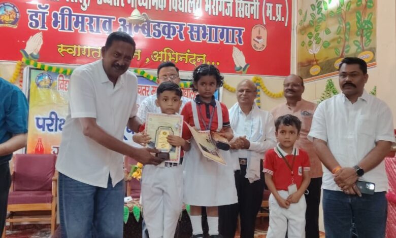 सिवनी सरस्वती शिशु मंदिर रिजल्ट 2026 - 94% रिजल्ट के साथ प्रज्ञांशी दुबे और संस्कार मिश्रा बने सर्वश्रेष्ठ छात्र-छात्रा। विधायक दिनेश राय ‘मुनमुन’ रहे मुख्य अतिथि