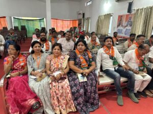 भाजपा प्रशिक्षण महाभियान सिवनी में सोशल मीडिया और एआई विषय पर कार्यकर्ताओं को प्रशिक्षण देते वक्ता
