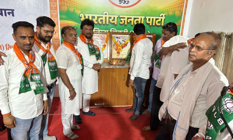 सिवनी में भाजपा प्रशिक्षण महाभियान में सोशल मीडिया और एआई विषय पर कार्यकर्ताओं को प्रशिक्षण देते वक्ता