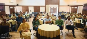 पेंच टाइगर रिज़र्व सिवनी में आयोजित स्टडी टूर के दौरान वन अधिकारियों को वन्यजीव प्रबंधन और रेस्क्यू प्रशिक्षण दिया गया